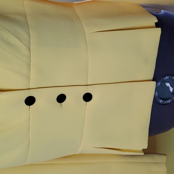 Calvin Klein Pale Yellow Peplum Hem 3 Button Blazer Size 10 - Picture 2 of 13